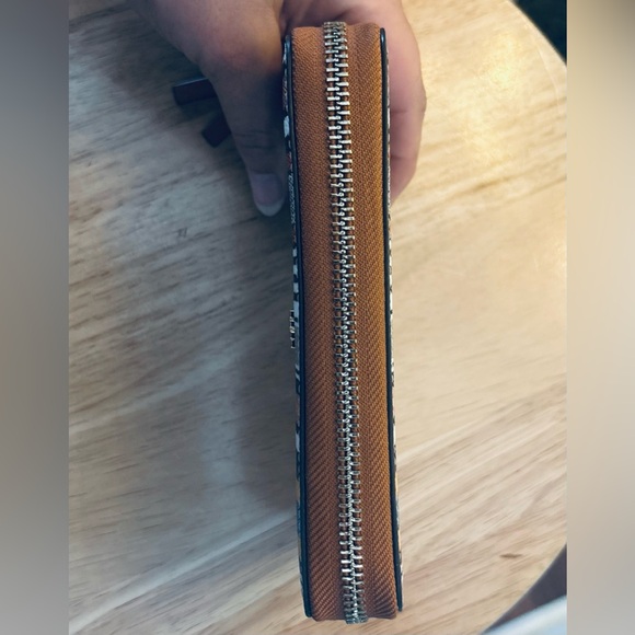 Tory Burch NWOT Multicolor Striped Wallet - Picture 4 of 7